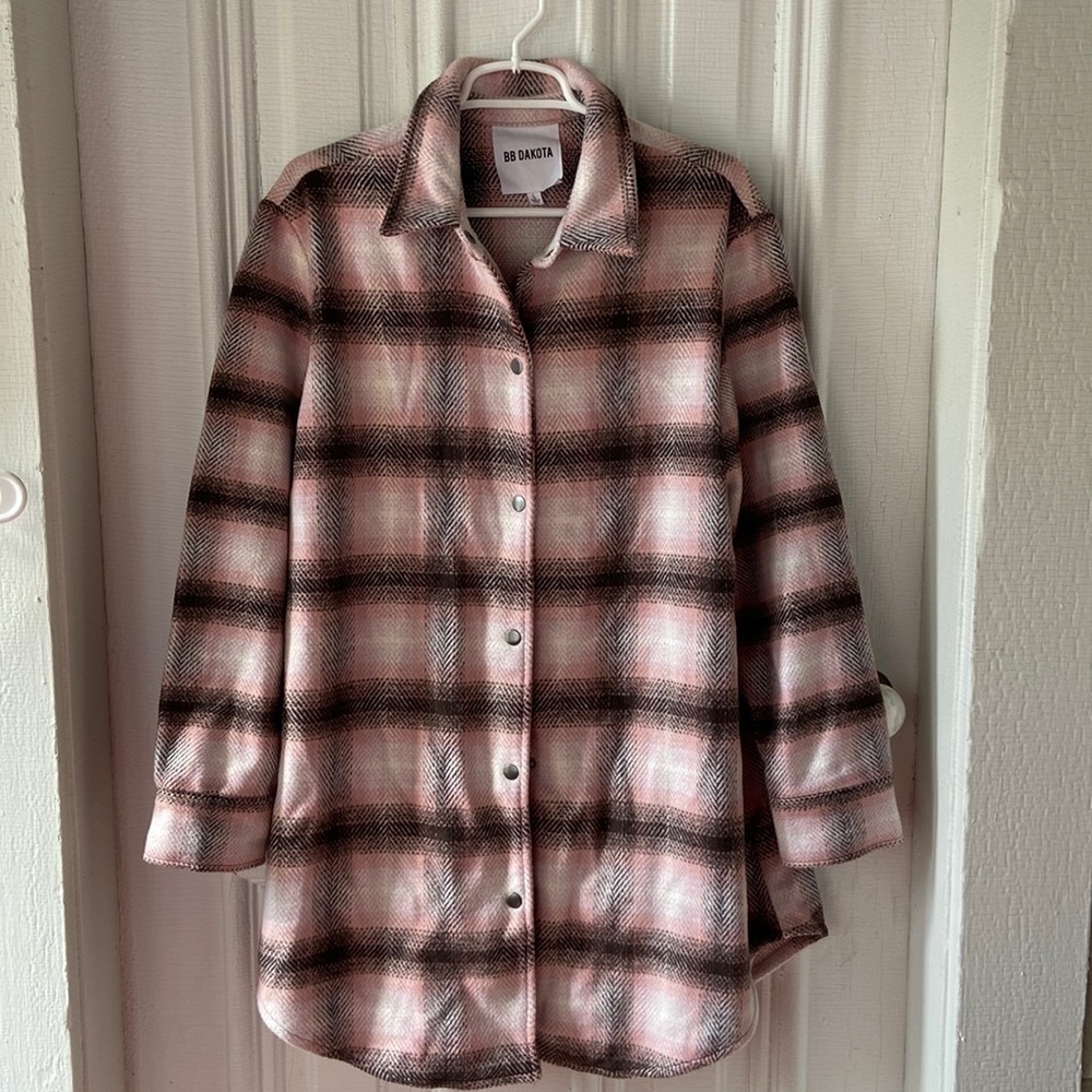 BB Dakota pink/brown plaid coat, size large.